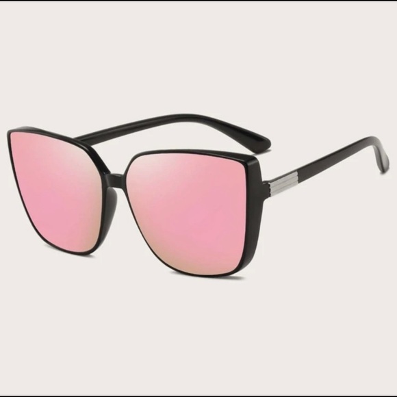 NEW Oversized sunglasses😎 - Picture 2 of 4
